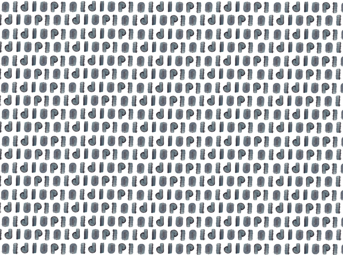 Papier peint Fumiko d'Amélie Noel représentant un motif abstrait aux formes calligraphiques dans des nuances de gris bleuté.