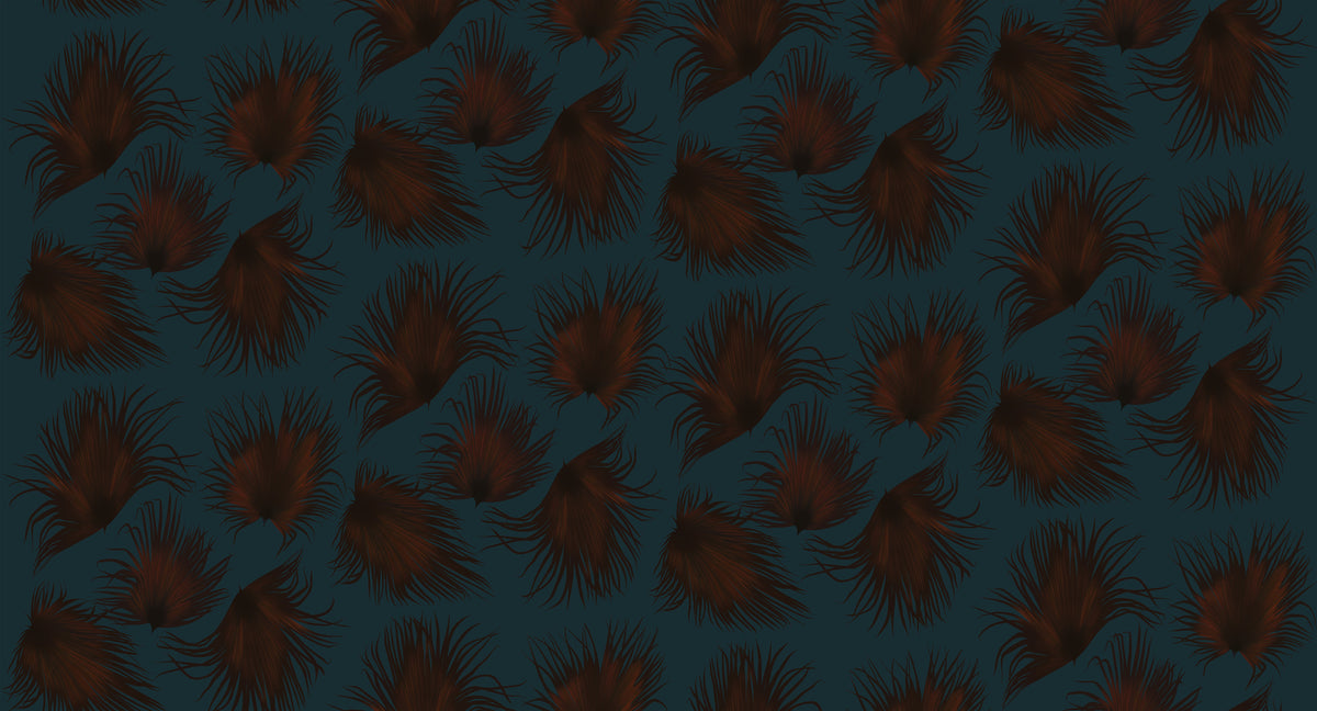 Papier peint Jardin d'Alizés bleu nuit d'Amélie Noël représentant un motif répétitif de feuillages tropicaux aux formes graphiques.