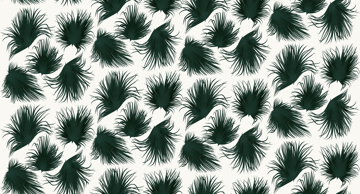 Papier peint Jardin d'Alizés vert forêt d'Amélie Noël représentant un motif répétitif de feuillages tropicaux aux formes graphiques.