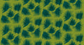 Papier peint Jardin d'Alizés vert d'Amélie Noel représentant un motif répétitif de feuillages tropicaux aux formes graphiques.
