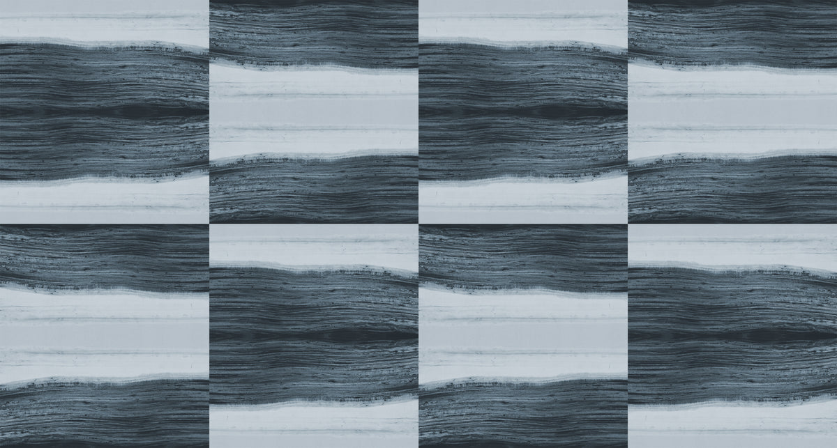 Papier peint panoramique La route des laves d'Amélie Noel représentant des strates minérales horizontales dans des nuances de bleu.