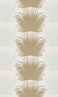 Papier peint Tissages Sauvages blanc d'Amélie Noel représentant un motif répétitif de palmes dorées et vert d'eau sur fond crème.