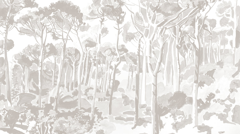 Papier peint panoramique Ensemble de Nada Matta représentant une forêt de pins aux troncs élancés dans un camaïeu de gris et blanc.